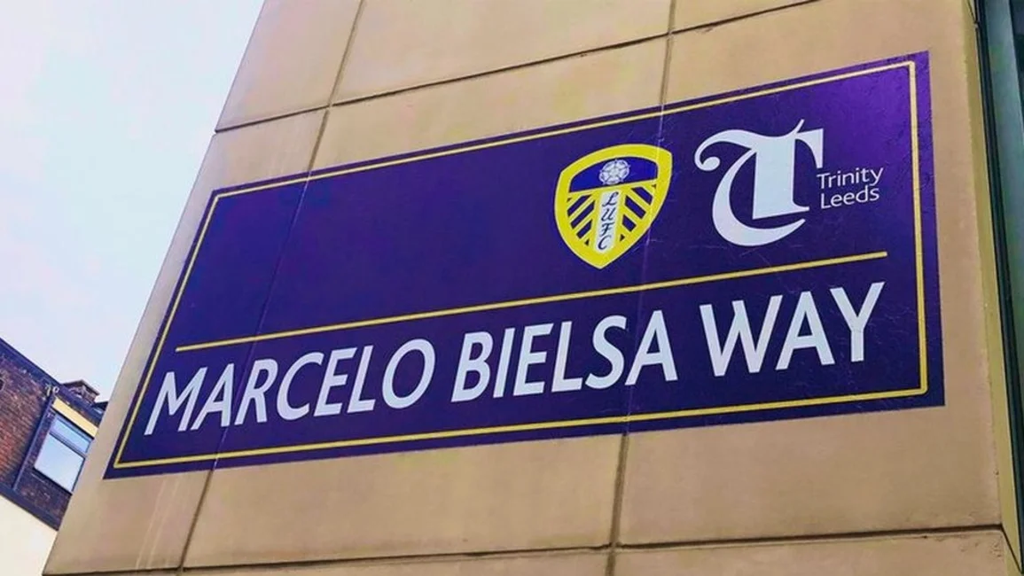 Se inauguró la “Marcelo Bielsa Way”, del héroe del Leeds