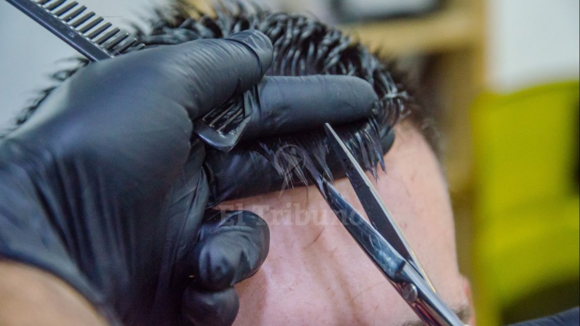 El peluquero ahora dio negativo de coronavirus y nunca recibió su último resultado