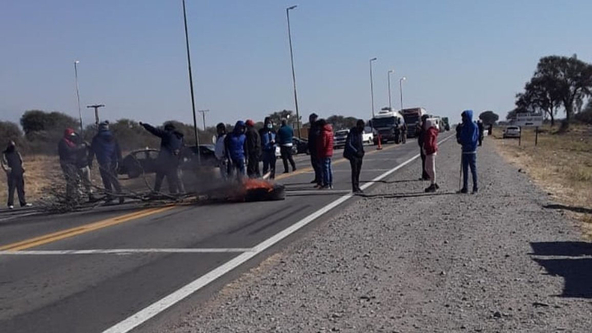 Levantaron el corte de la ruta 34  y esperan una respuesta del COE de Salta para circular