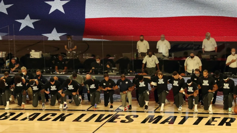 El homenaje y la protesta estuvieron presentes en el retorno de la NBA 