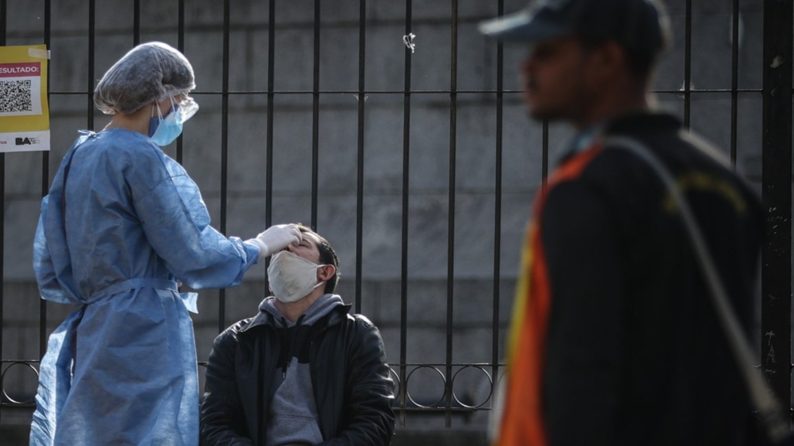  Aceleran la  segunda dosis  para mayores  de 40 años