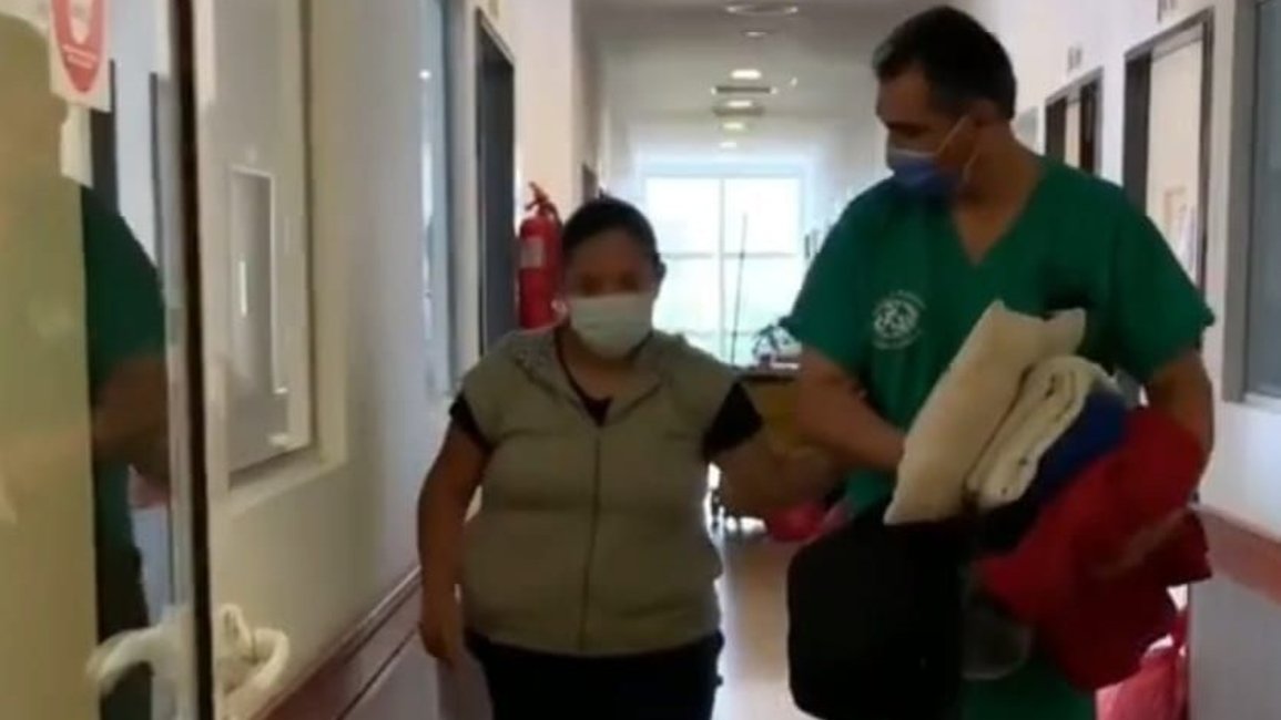 En medio del dolor, hay lugar para la alegría cuando un paciente sale de terapia 