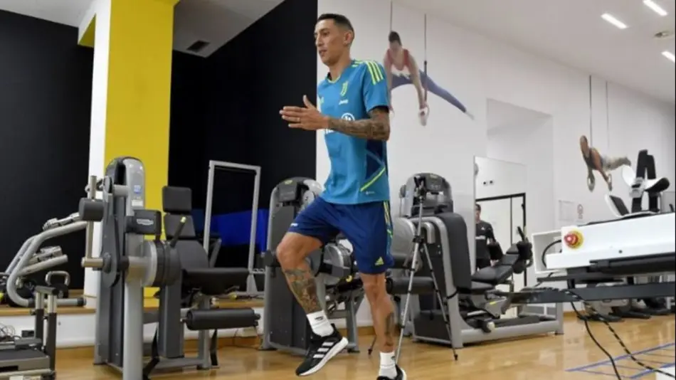 Di María se suma a Juventus y fue recibido por una multitud de hinchas