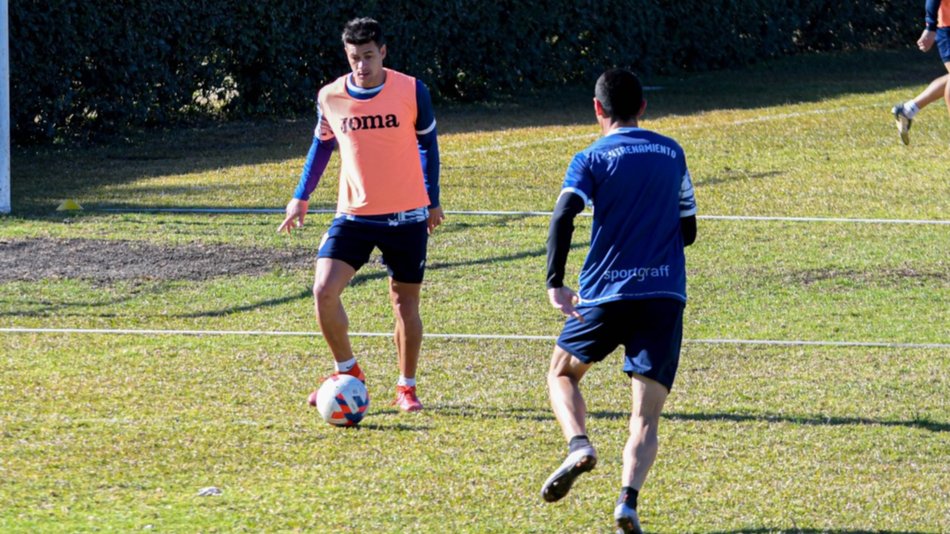 Sialle probó un once y modificó el esquema 