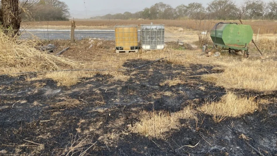 VIDEO. Operarios de Aguas del Norte prendieron fuego para "desmalezar"