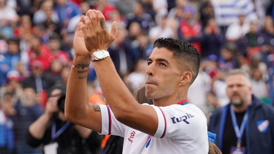 Locura y devoción por Luis Suárez en su regreso a Nacional de Uruguay