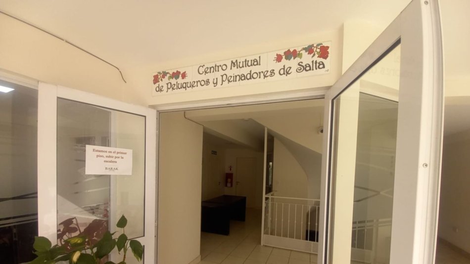 Peluquerías en la mira de los delincuentes: esta vez entraron a robar en el Centro de Peluqueros