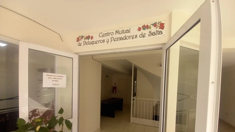 Peluquerías en la mira de los delincuentes: esta vez entraron a robar en el Centro de Peluqueros