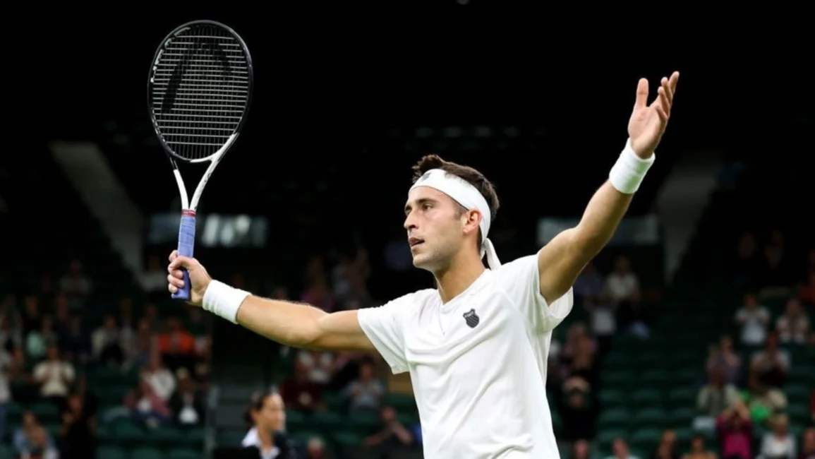 Gran victoria de Tomás Etcheverry en su debut en Wimbledon