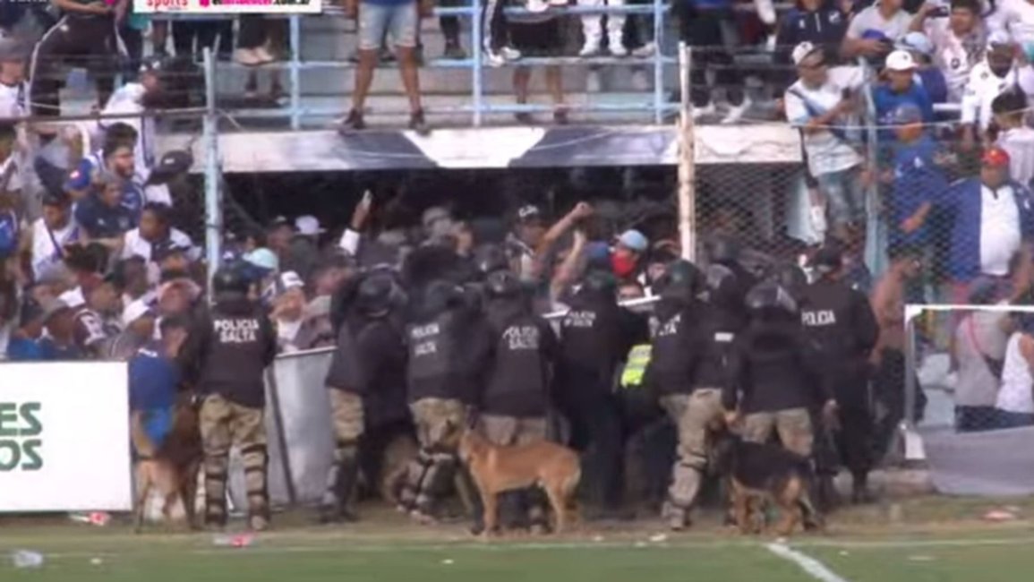 VIDEO. Tras la goleada en contra ante Gimnasia, los hinchas de Juventud provocaron incidentes 