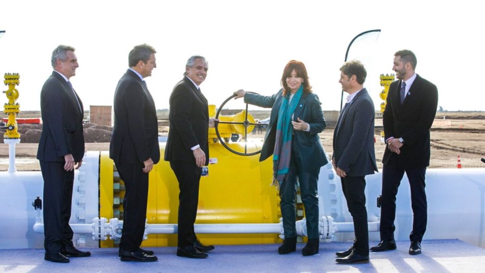 Foto de unidad: Alberto Fernández, Massa y Cristina Kirchner inauguraron el gasoducto Néstor Kirchner