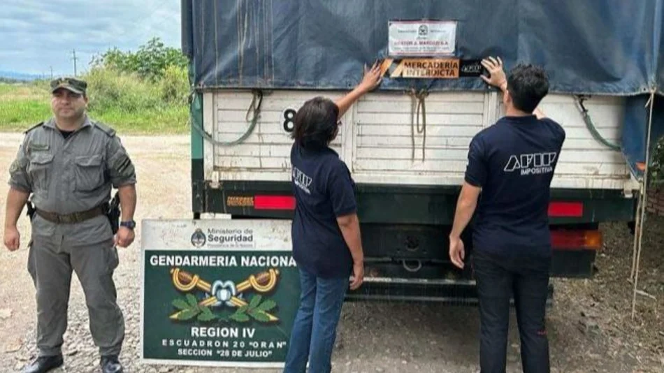   En un operativo en Salta y en otras provincias, incautan más de 224 toneladas de granos valuados en más de $16 millones MERCADERÍA ILEGAL En un operativo realizado en Salta y en otras provincias, incautan más de 224 toneladas de granos valuados en más de $16 millones