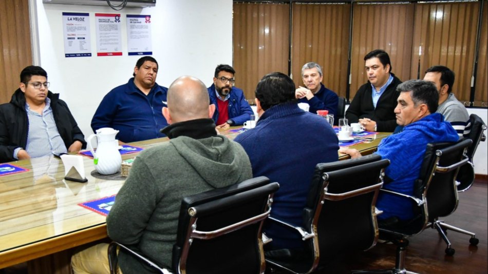 Podrían reducir los servicios de transporte en el interior