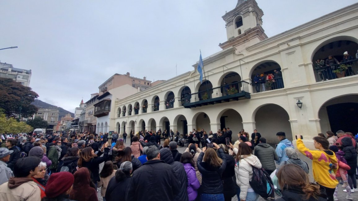 El espectáculo de la banda de música de la Municipalidad maravilló a los turistas