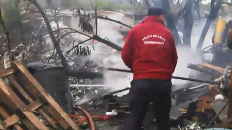 Bomberos debieron actuar de urgencia en un incendio en el terreno del patio de una casa