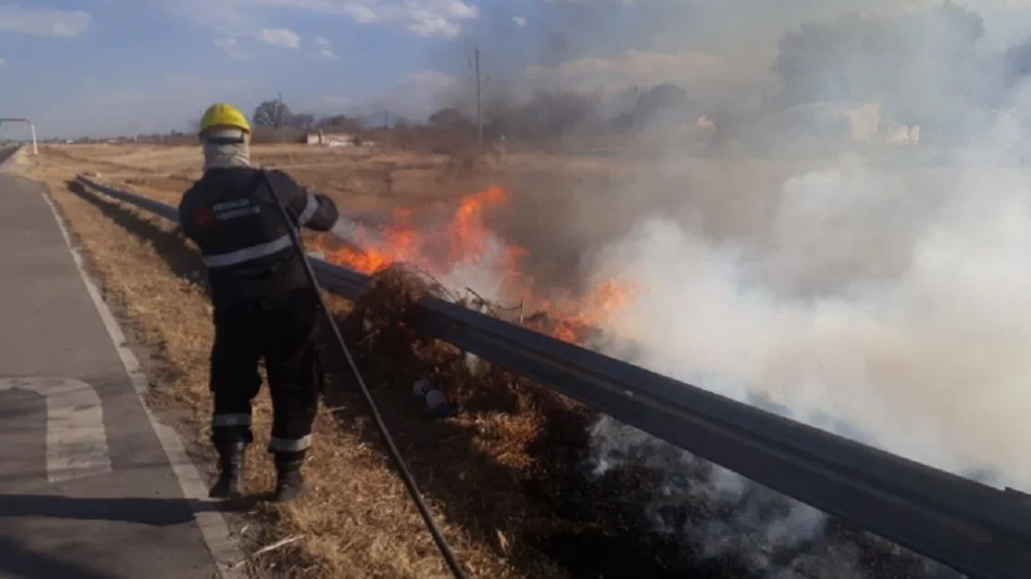 Intenso trabajo de Bomberos de la Policía por incendios en la Provincia