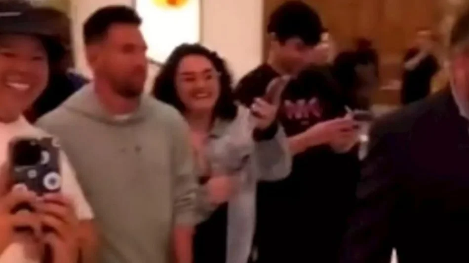 Video: el incómodo momento que vivió Messi en un centro comercial en Miami