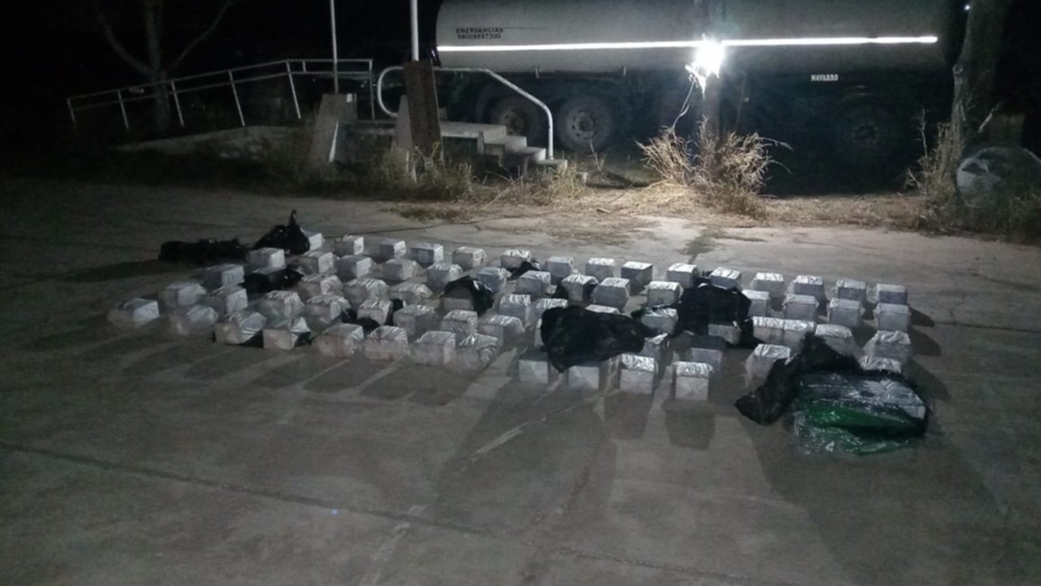 Desarticulan una organización narcocriminal que transportaba 423 kilos de cocaína “bombardeados” en Anta