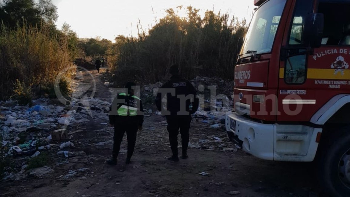 Macabro hallazgo en la ruta 34: encontraron un cuerpo calcinado en la caja de una camioneta en Mosconi 