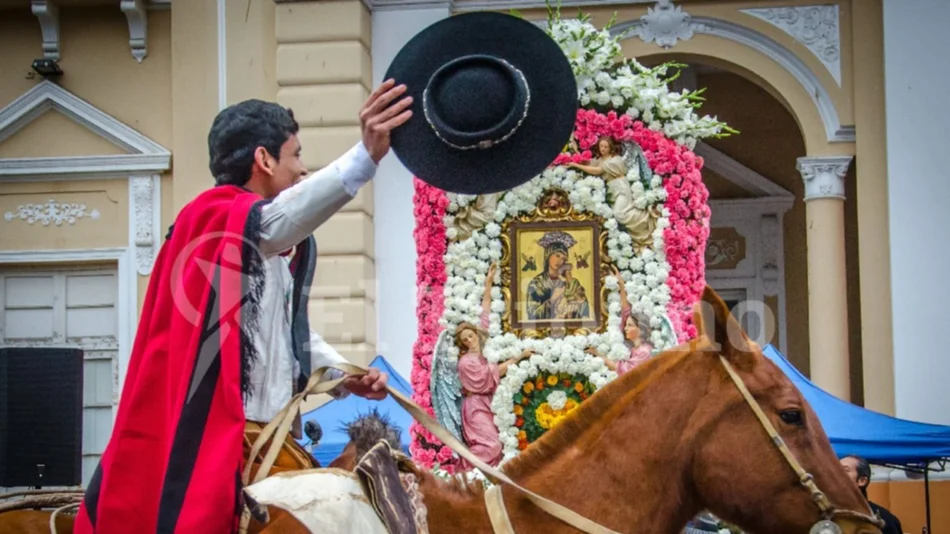 Procesión a la Virgen del Perpetuo Socorro: la fe intacta de los devotos