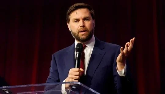 Donald Trump eligió al senador por Ohio J. D. Vance como su candidato a vicepresidente