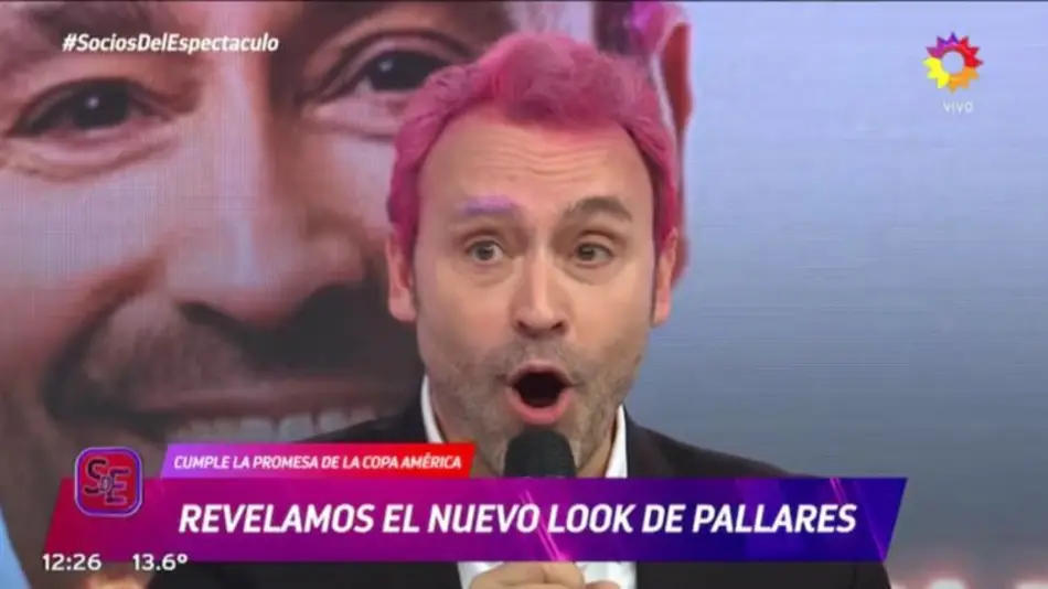 Adrián Pallares cumplió su promesa y se tiñó de rosa tras la victoria de Argentina en la Copa América