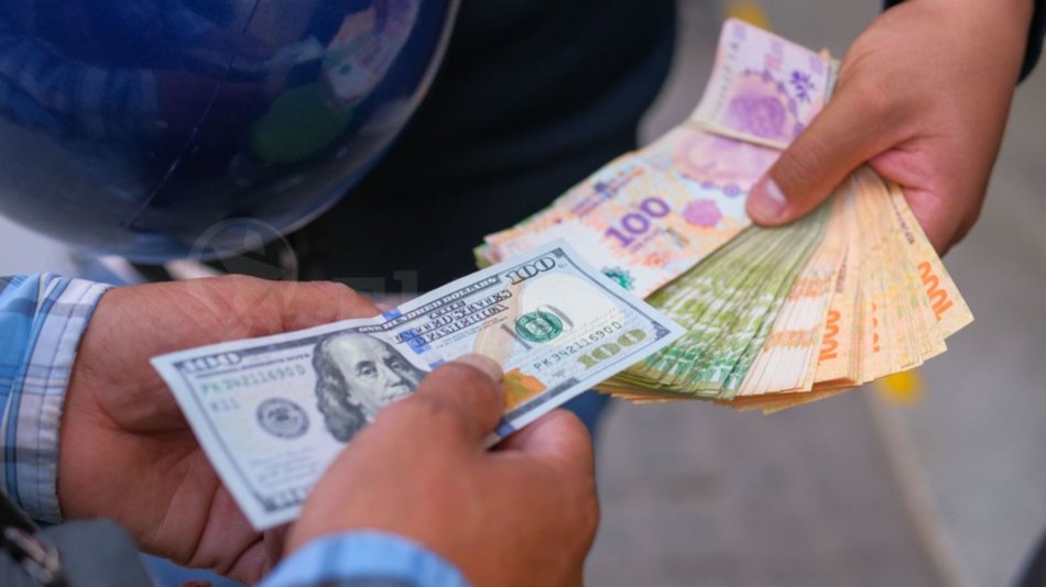 Dólar blue en Salta: la divisa arrancó la semana con una fuerte baja
