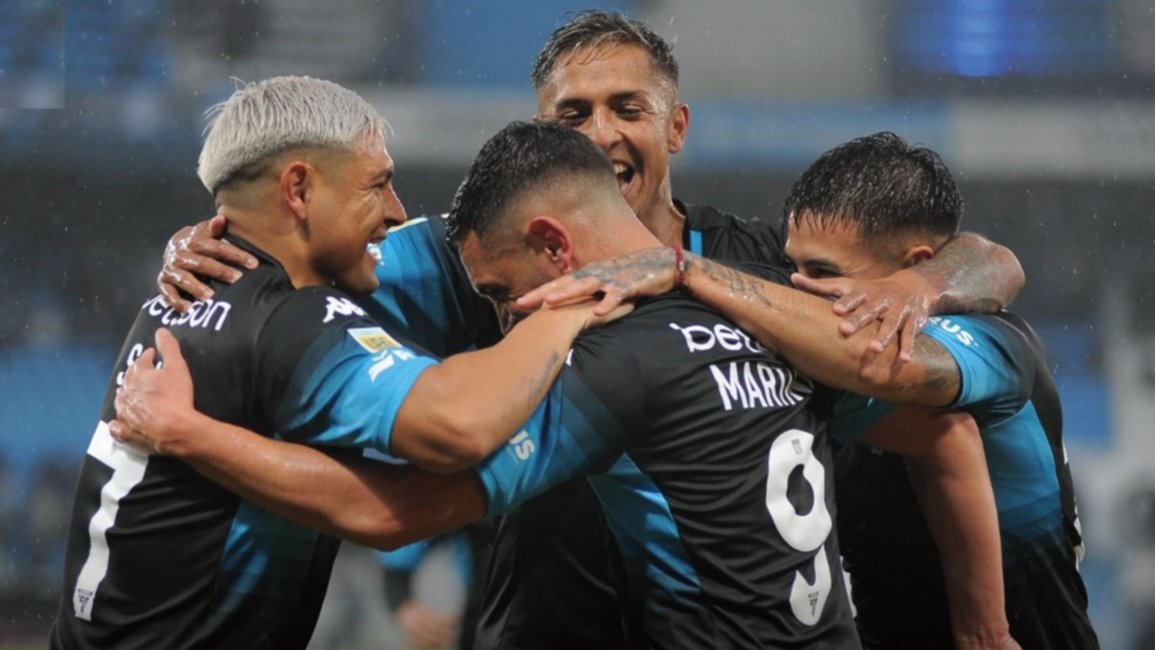 VIDEOS. Racing volvió con todo, goleó a Godoy Cruz y quedó a un punto de la cima