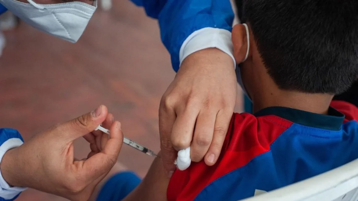 Recuerdan vacunas que deben tener los niños escolarizados
