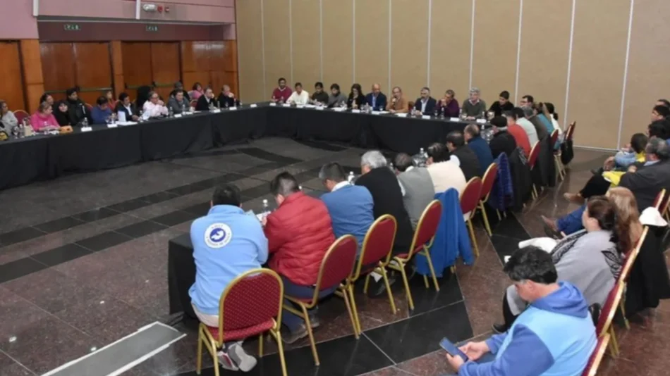 Oficializaron los aumentos salariales a empleados públicos de la provincia