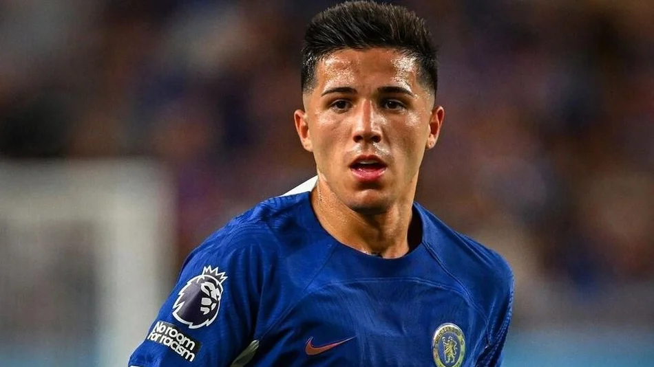 Otro problema para Enzo Fernández: Chelsea tomó una decisión tras los cánticos racistas