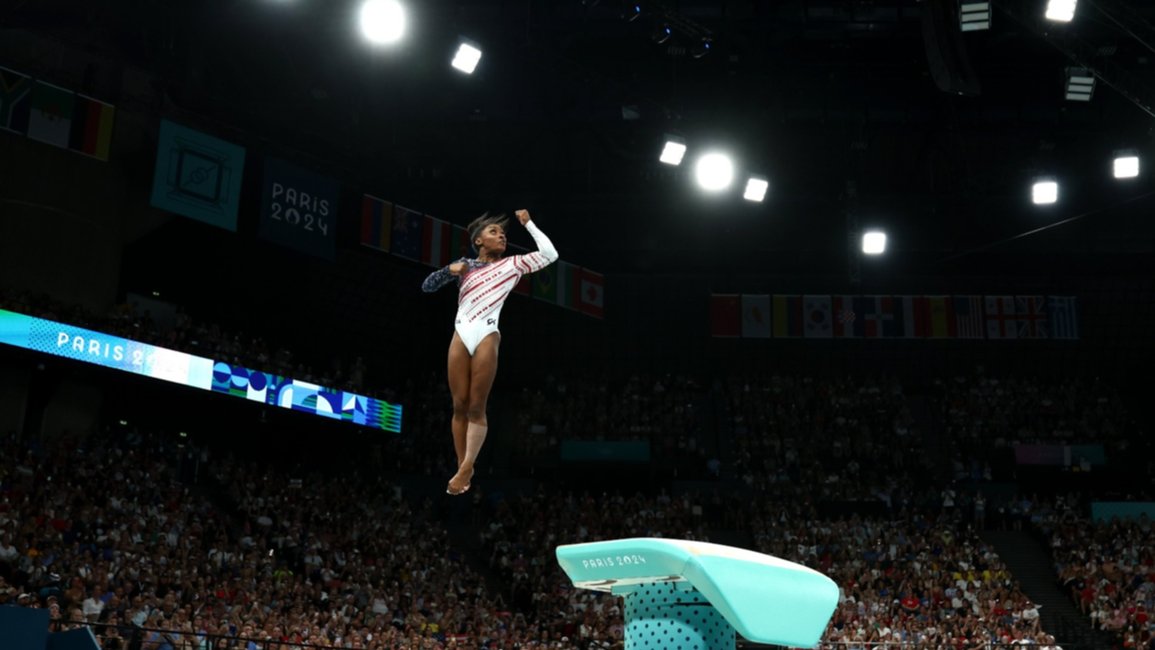 Simone Biles conduce a Estados Unidos al oro por equipos