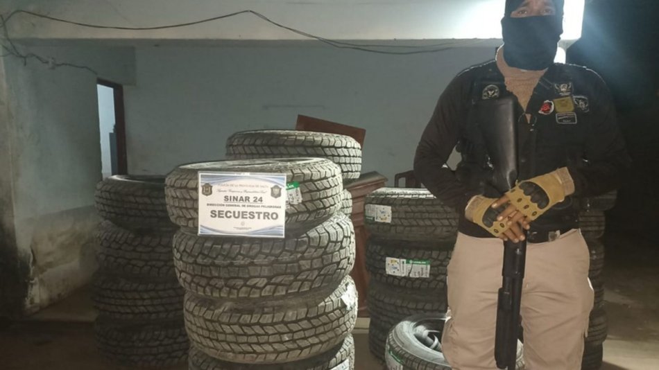 Incautan un cargamento ilegal de 130 cubiertas en Pichanal