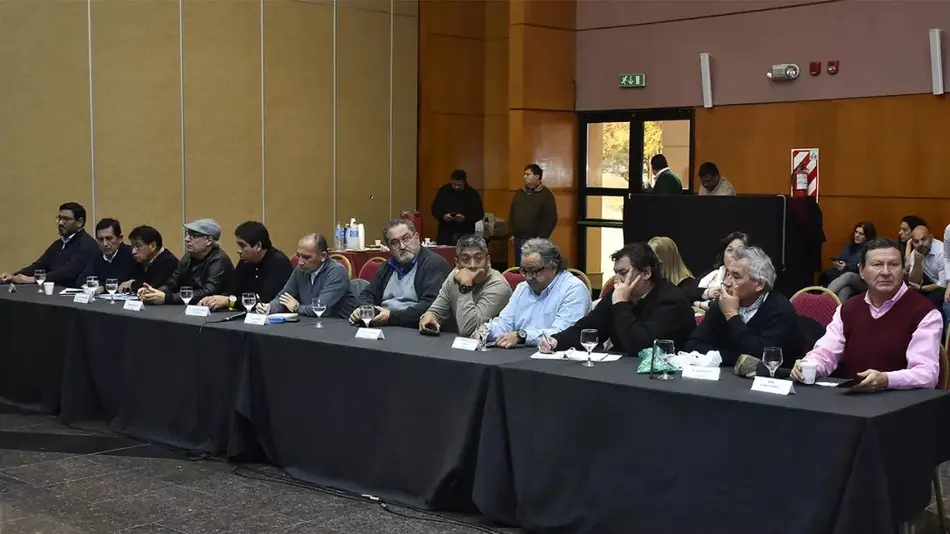 Provincia propuso un aumento salarial del 9% a estatales para el segundo semestre