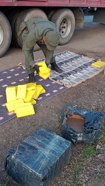 Cayó en Chaco un camión narco que salió de Salta: llevaba 172 kilos de cocaína ocultos- Cayó en Chaco un camión narco que salió de Salta: llevaba 172 kilos de cocaína ocultos