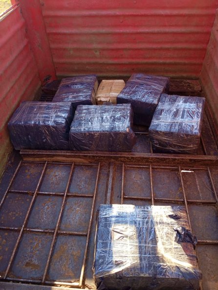 Cayó en Chaco un camión narco que salió de Salta: llevaba 172 kilos de cocaína ocultos- Cayó en Chaco un camión narco que salió de Salta: llevaba 172 kilos de cocaína ocultos