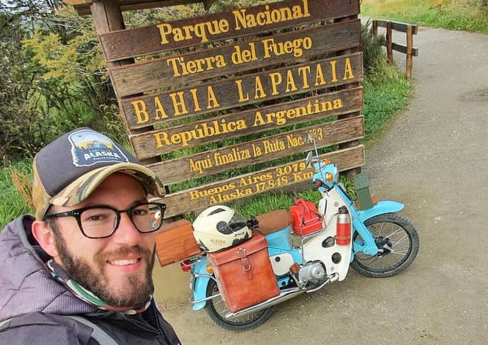 "Pablito viajero" cumplió su sueño y llegó a Alaska en una Honda C90 desde Argentina- "Pablito viajero" cumplió su sueño y llegó a Alaska en una Honda C90 desde Argentina
