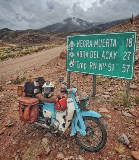 "Pablito viajero" cumplió su sueño y llegó a Alaska en una Honda C90 desde Argentina- "Pablito viajero" cumplió su sueño y llegó a Alaska en una Honda C90 desde Argentina