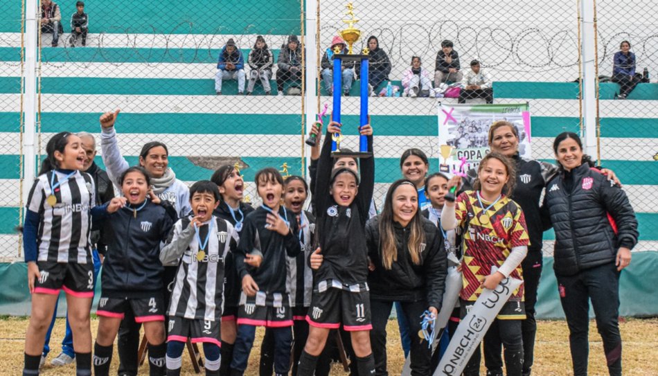 Exitoso torneo de fútbol femenino "Salta La Linda"- Exitoso torneo de fútbol femenino "Salta La Linda"