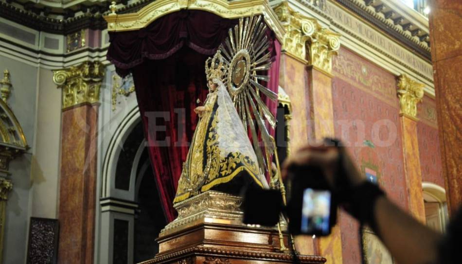 Fe, emoción y lágrimas en la entronización del Señor y la Virgen del Milagro 