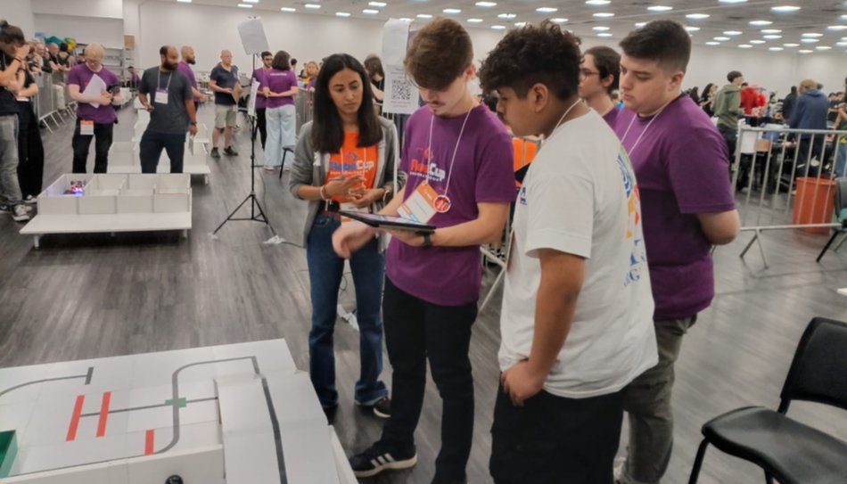 Robocup: Dylan obtuvo el 8vo lugar en robótica física entre equipos de más de 50 países- Robocup: Dylan obtuvo el 8vo lugar en robótica física entre equipos de más de 50 países