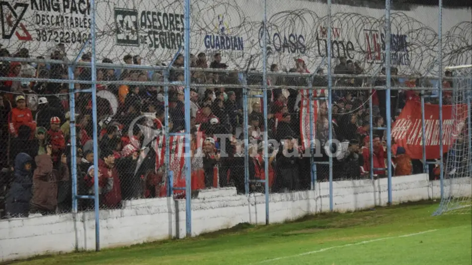 Gimnasia y Tiro recibió hinchada visitante en la Primera Nacional: cuántos tucumanos vinieron