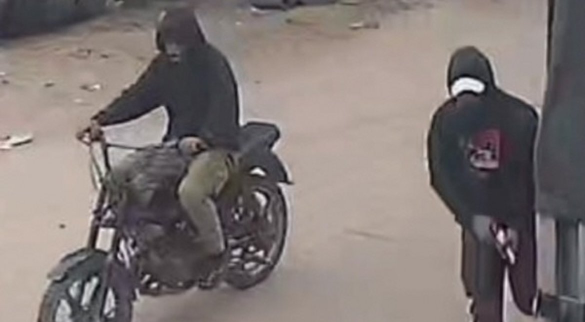Motoqueros asaltan una gomería en la frontera