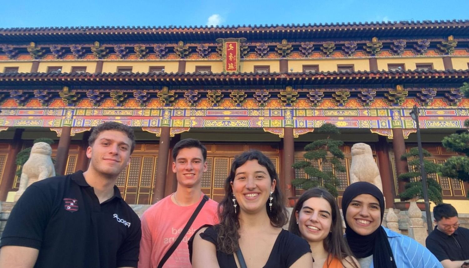 Dos estudiantes de UCASAL fueron becados para capacitarse en China