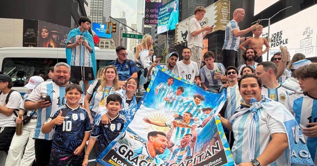 Salteños llevaron la lámina de El Tribuno al banderazo de Nueva York