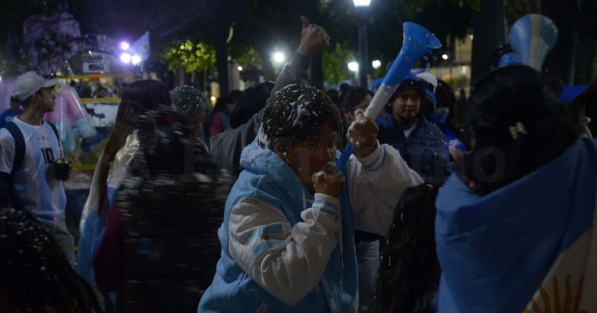 Pese a la derrota, las calles salteñas tuvieron su momento de felicidad por la Scaloneta tras el Mundial