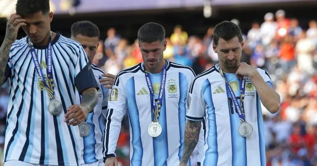 La Selección vuela hacia la Argentina: Messi y De Paul no viajan con la delegación