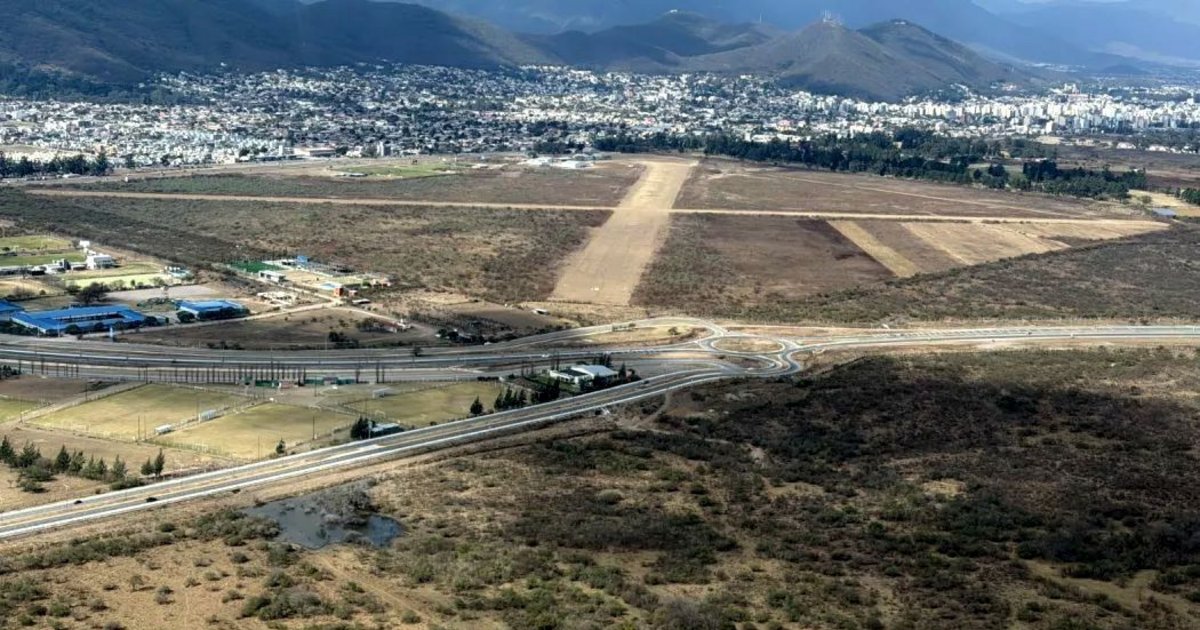 Defensa Civil realizó sobrevuelo de monitoreo en Salta Capital y alrededores tras los incendios