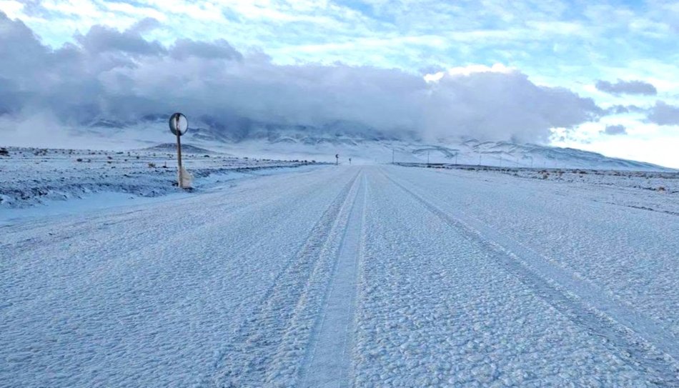 Temporal histórico en la Puna catamarqueña: rescatan familias y evacuan a mineros aislados por la nieve