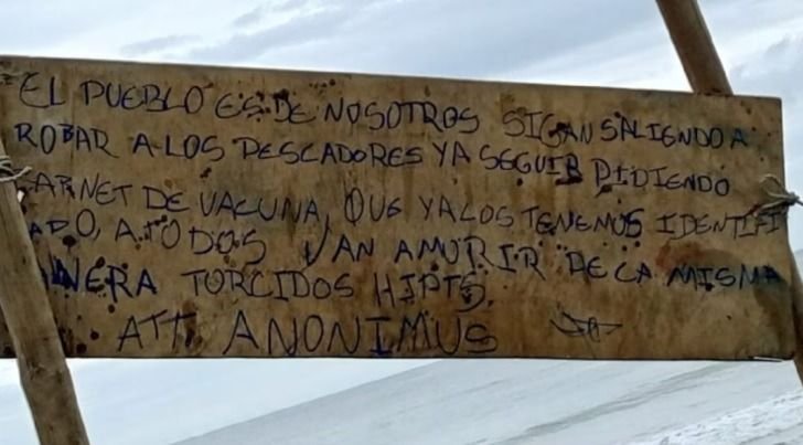 Encontraron cinco cabezas humanas colgadas de un cartel en una playa turística- Encontraron cinco cabezas humanas colgadas de un cartel en una playa turística